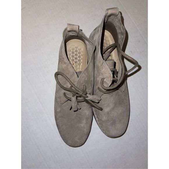 Hush Puppies Cyra Catelyn Women's 7 Suede Lace Up Chukka Ankle Taupe Boots A36 - Picture 2 of 8